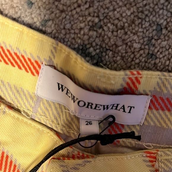 WeWoreWhat Boyfriend Plaid Denim Shorts in Garden
Glade Pale Yellow Size 26 - Picture 5 of 5